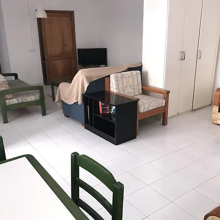 Front Beach Apartman *